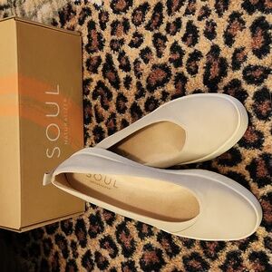 SOUL Naturalizer Women's Beige Flats